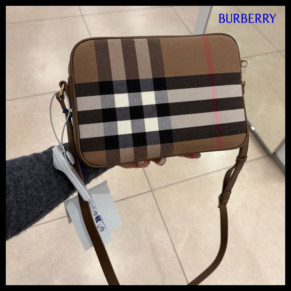 【Burberry】New House Check Leather Large Camera Bag Earth