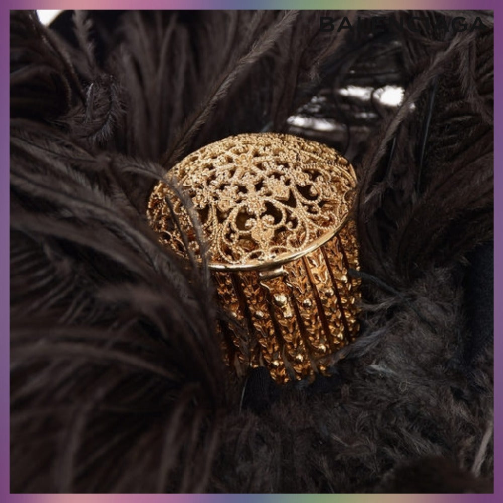【BALENCIAGA】 OSTRICH FEATHER DETAIL CLUTCH BAG