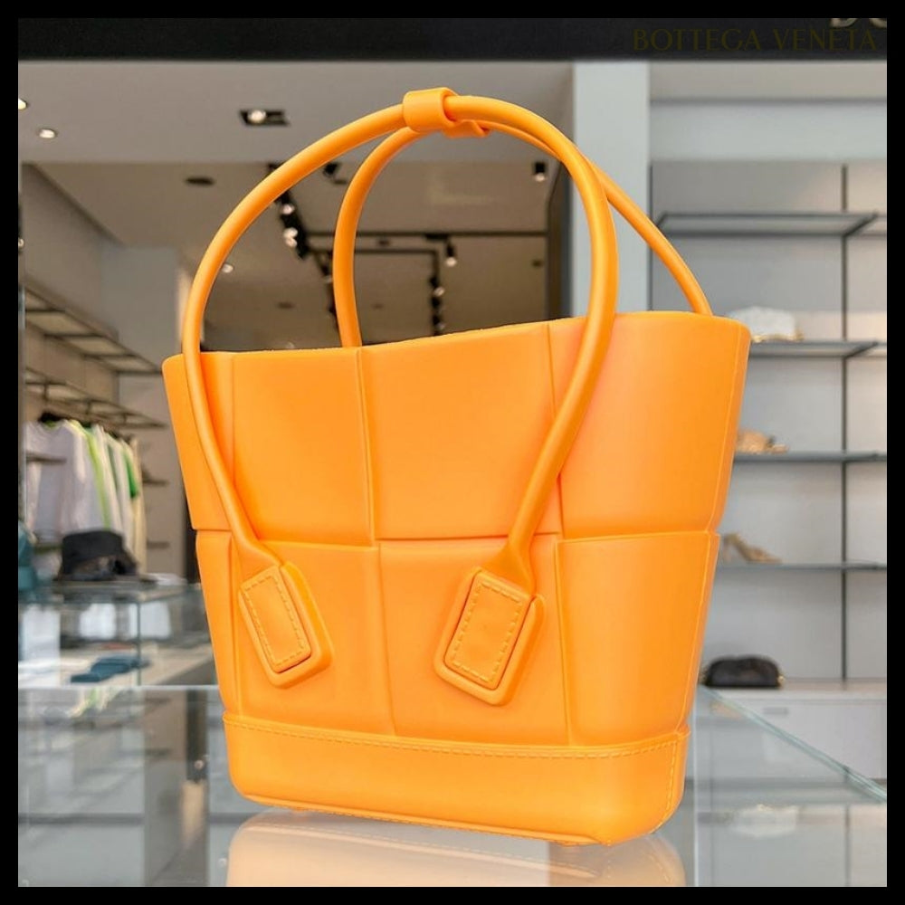 【BOTTEGA VENETA】Arco Rubber Small Tote Bag Tangerine