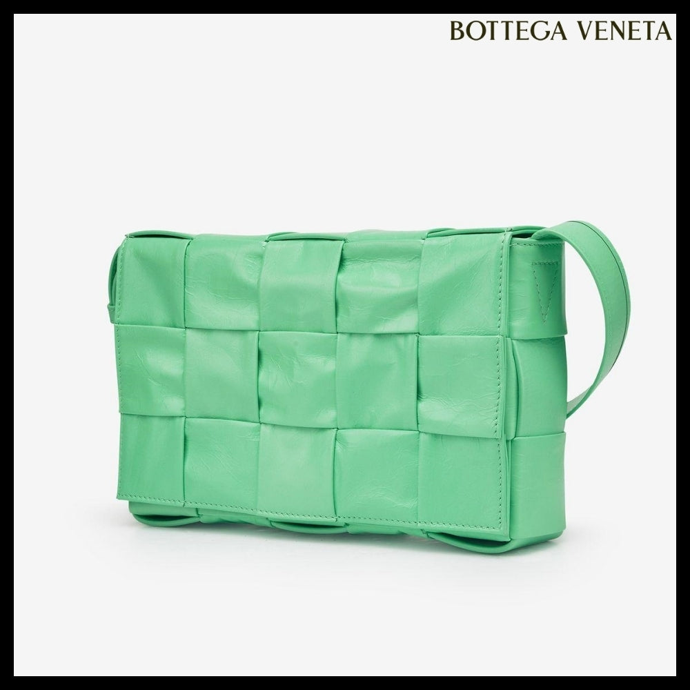 【BOTTEGA VENETA】Leather Cassette Bag Fountain
