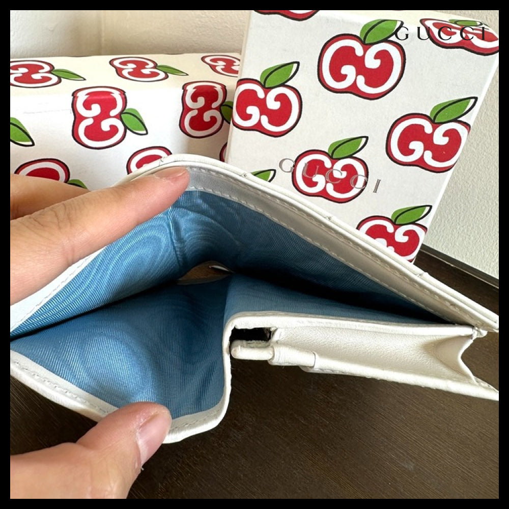 【GUCCI】GG Marmont Apple Print Quilted Coin Pocket Wallet