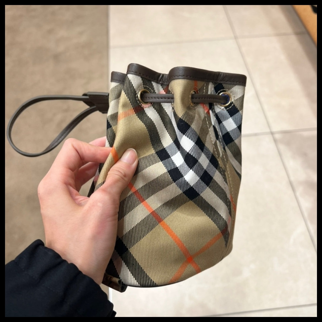 【Burberry】Check Drawstring Bucket Bag
