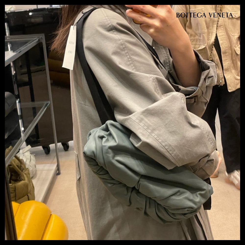 【BOTTEGA VENETA】HIDROLOGY Leather Crossbody Bag Slate