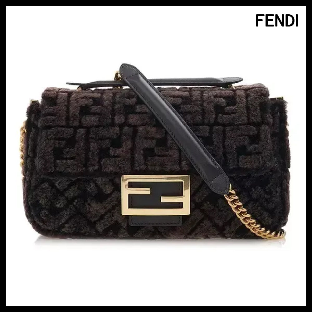 【FENDI】Women's Chain Baguette Bag