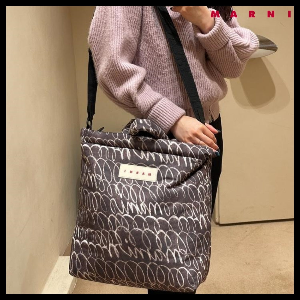 【MARNI】Logo-Patch Scribble-Print Puffer Tote Bag Charcoal