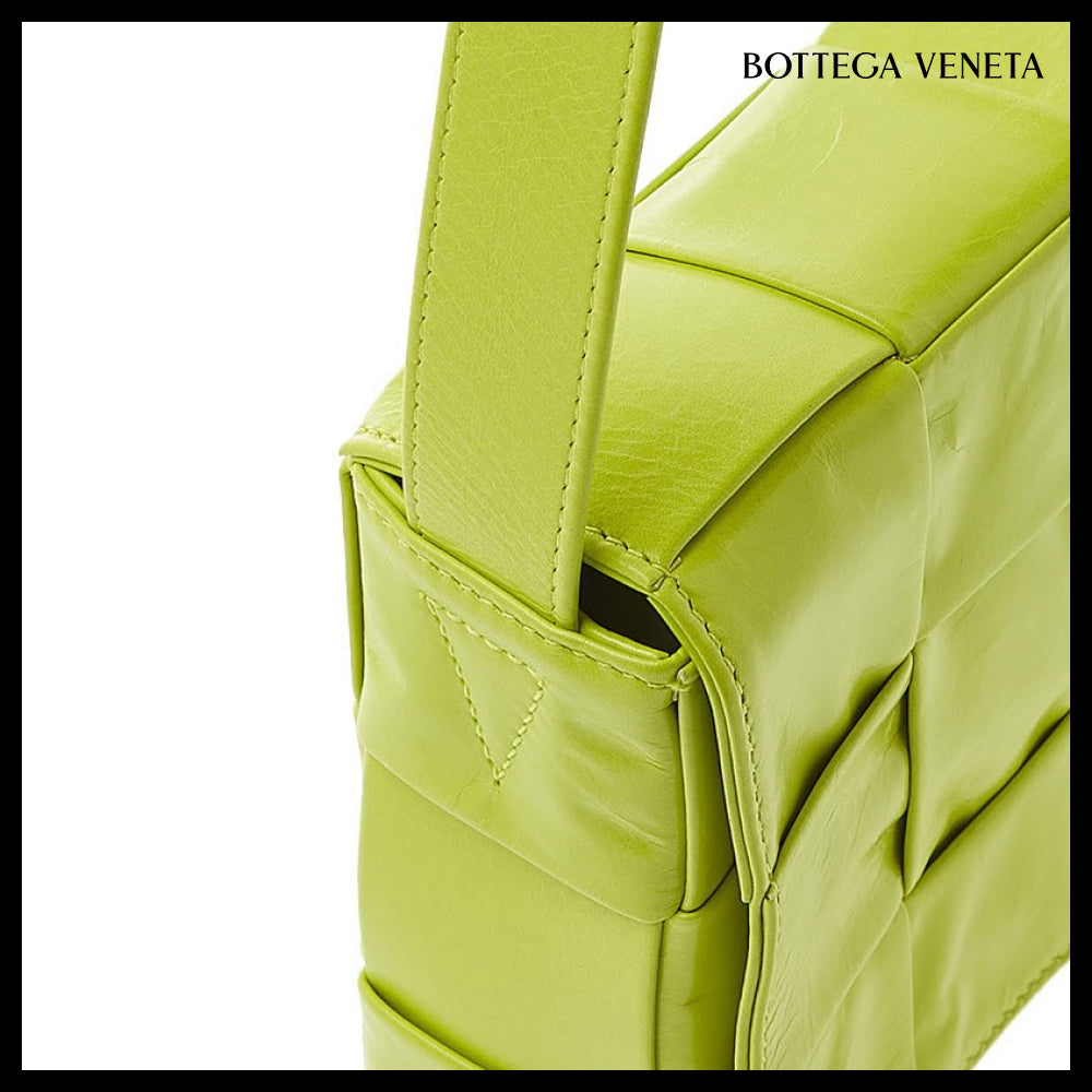 【BOTTEGA VENETA】Men's Small Cassette Bag