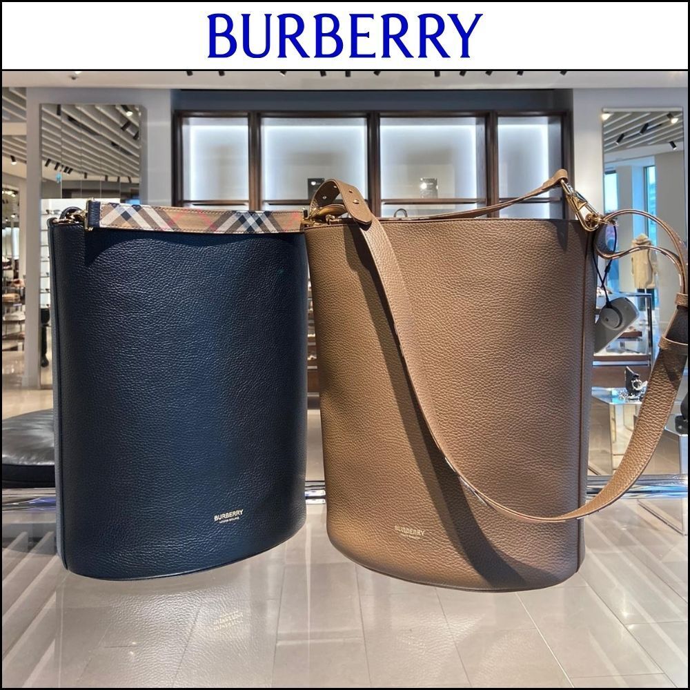 【Burberry】Check Handle Medium Leather Bucket Bag