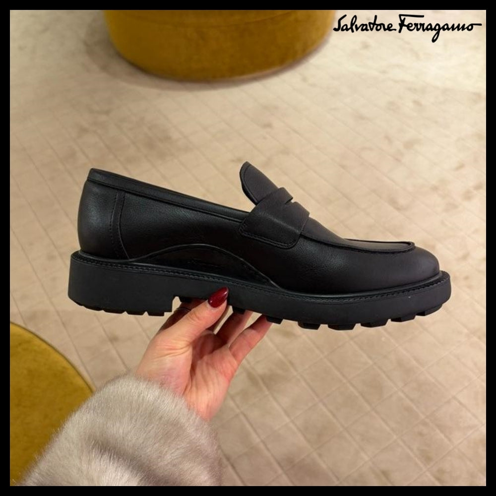 【FERRAGAMO】GROUND LEATHER PENNY LOAFERS BLACK