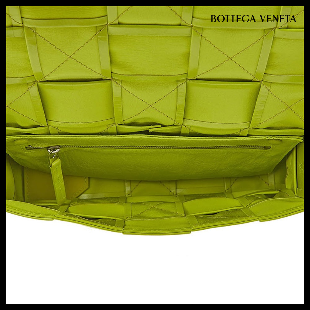 【BOTTEGA VENETA】Men's Small Cassette Bag