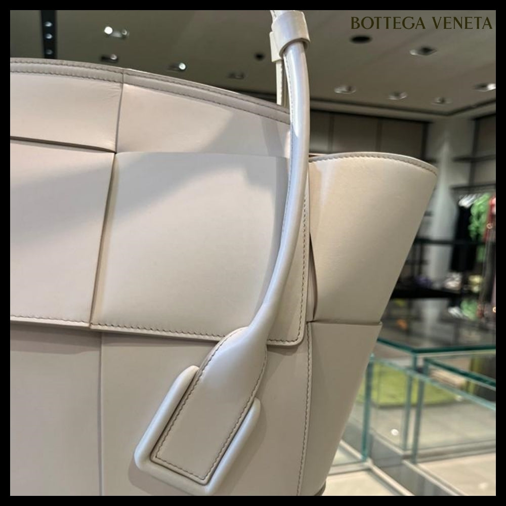 【BOTTEGA VENETA】INTRECCIO カーフスキン アルコ ショルダー