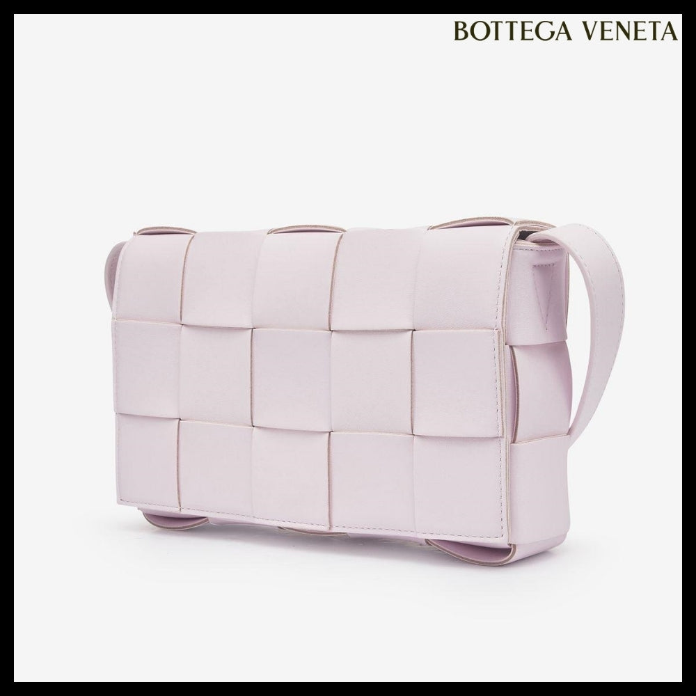 【BOTTEGA VENETA】Lambskin Leather Cassette Bag Bliss Washed