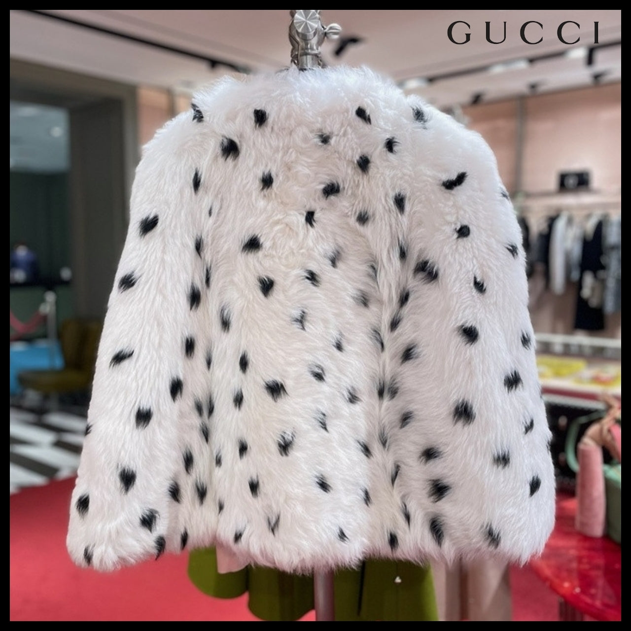 【GUCCI】Dot Lamb Shearling Fur Cape Jacket Cream Black