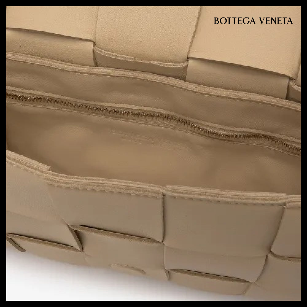 【BOTTEGA VENETA】Cassette Shoulder Crossbody Bag Forage