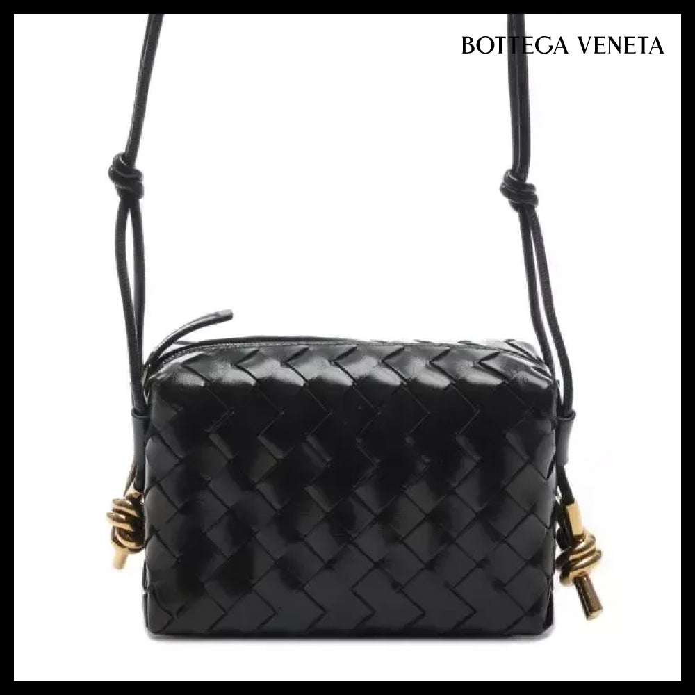 【BOTTEGA VENETA】Women’s Loop Mini Camera Crossbody Bag