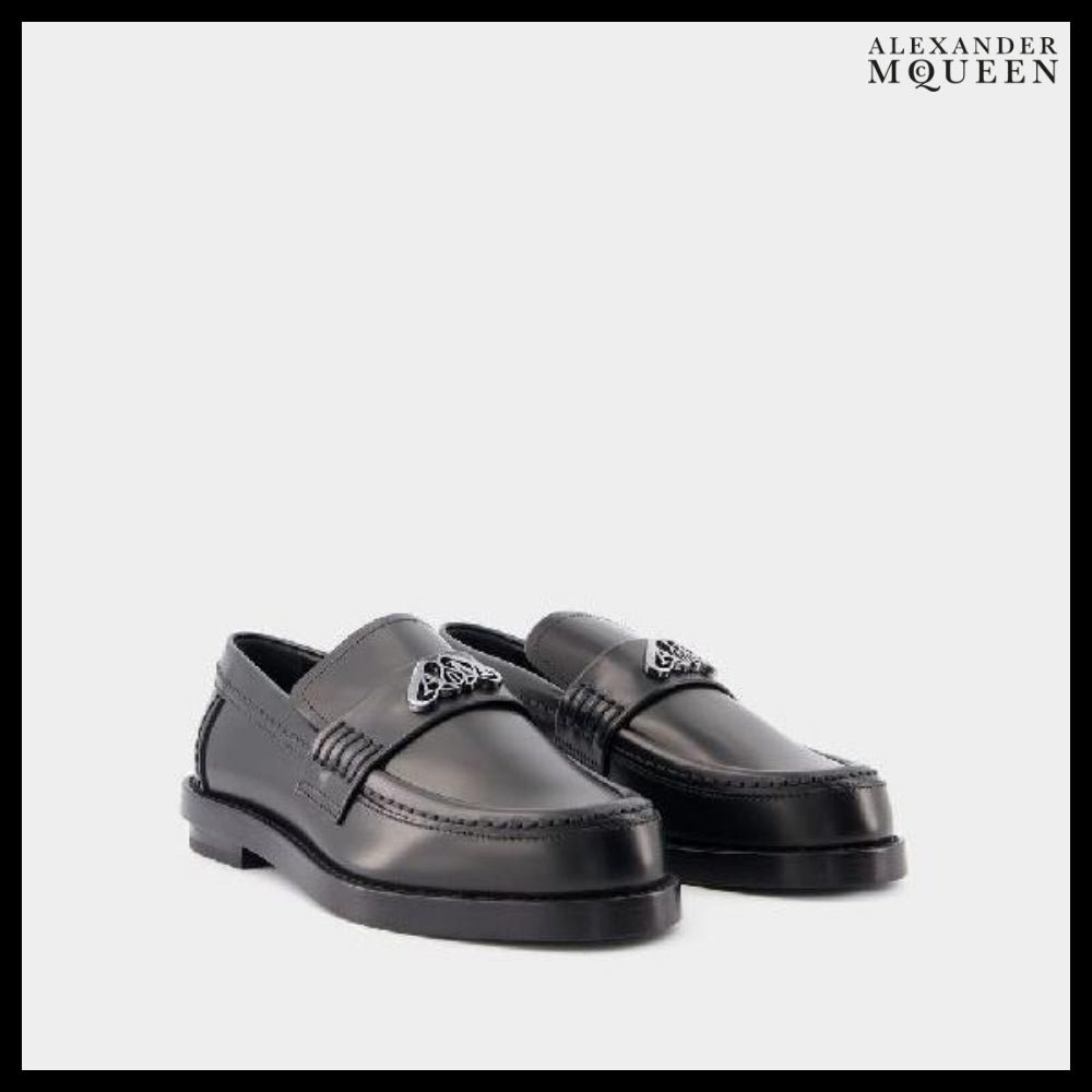 【Alexander Mcqueen】Seal Logo Plaque Leather Loafers Black