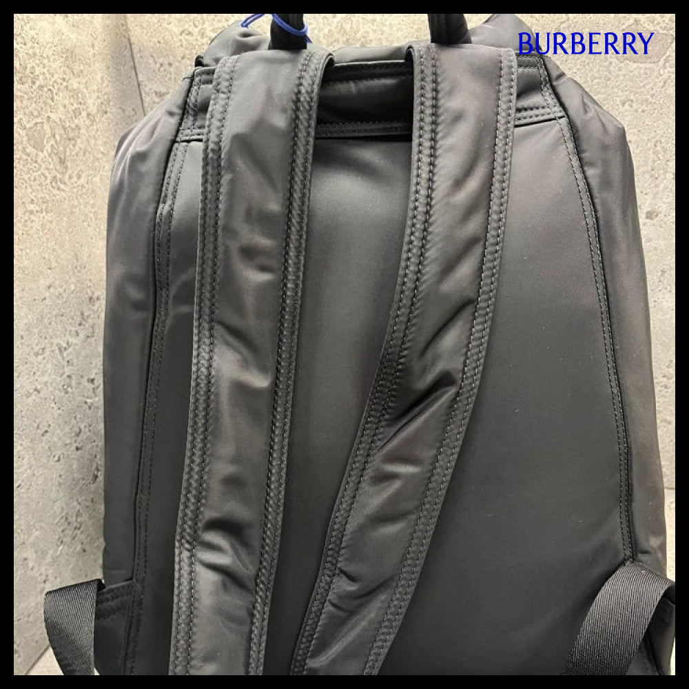 【Burberry】Lettering Logo Pocket Nylon Medium Rucksack