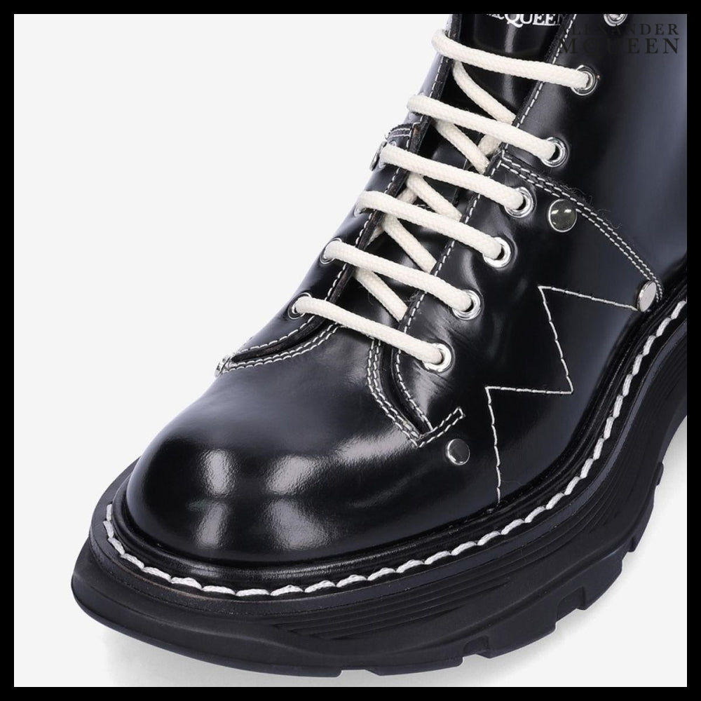 【Alexander Mcqueen】Tread Lace-Up Boots Black Silver