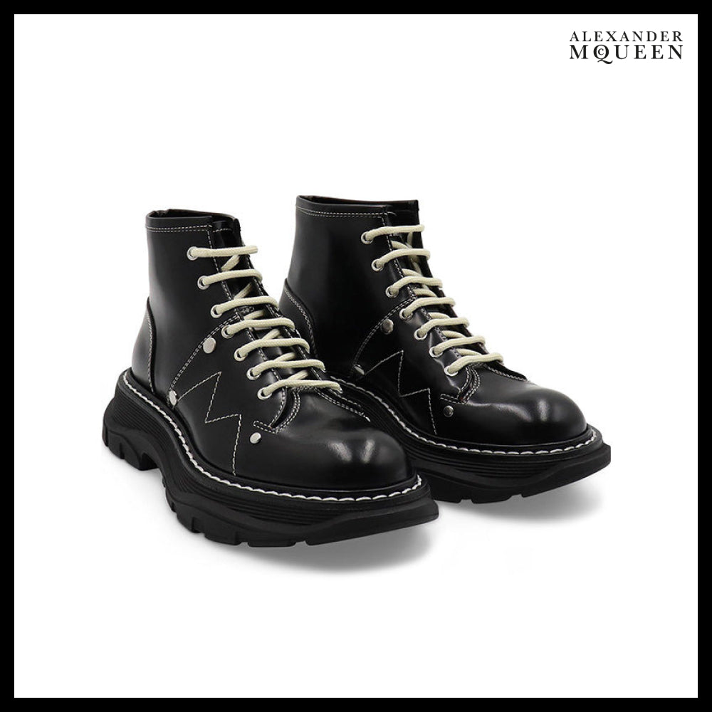 【Alexander Mcqueen】Tread Lace-Up Boots in Black/Silver