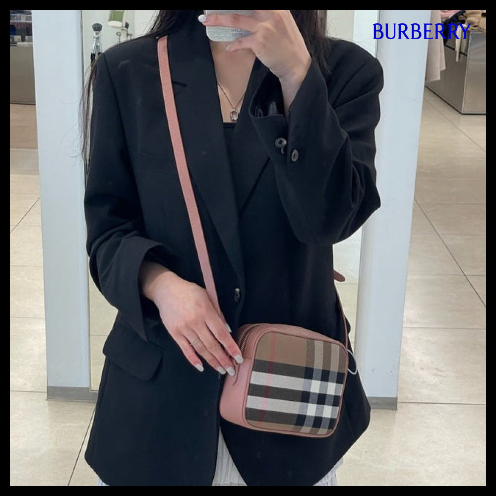 【Burberry】New House Check Leather Small Camera Bag Dark