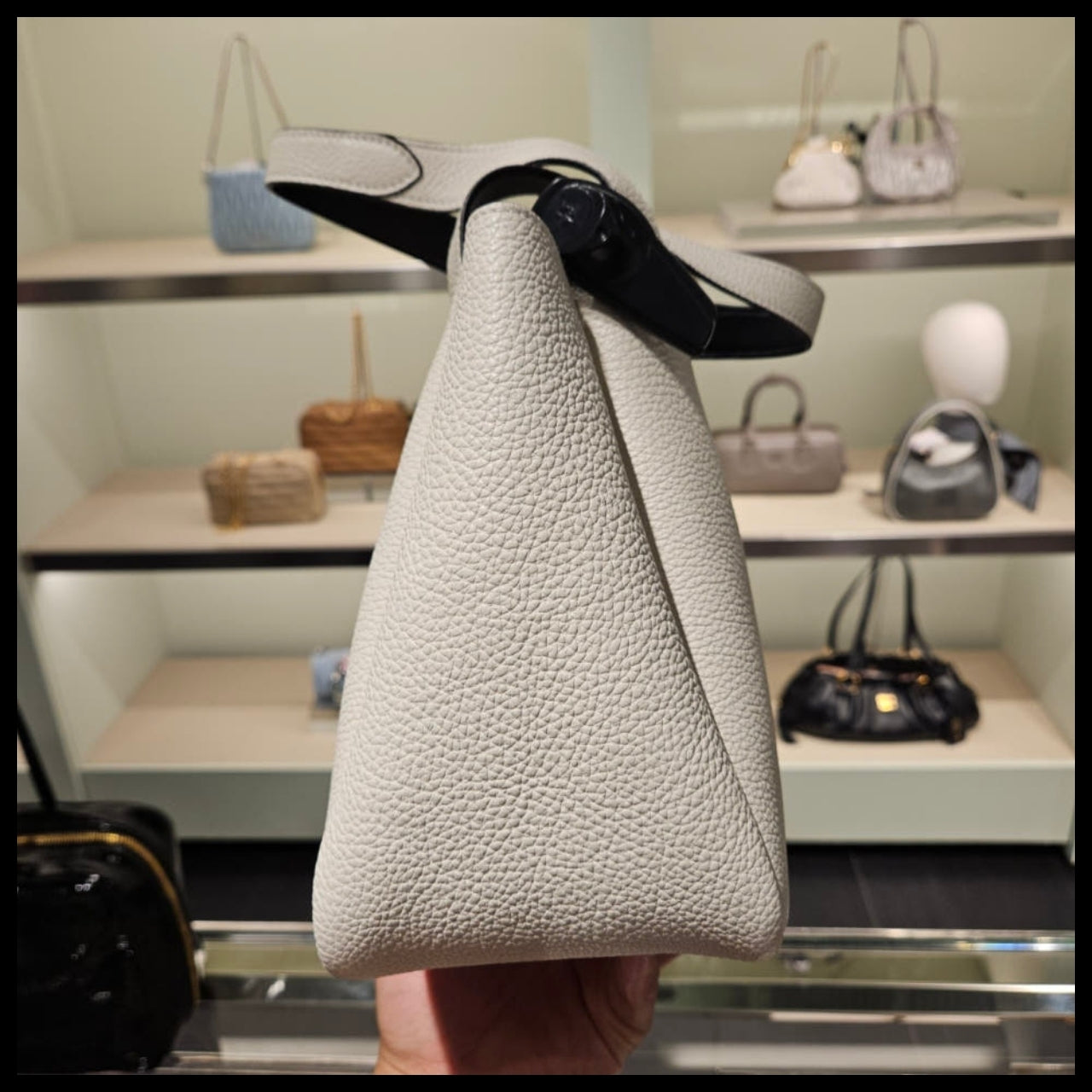 【PRADA】Sequsilver-tone logo daino leather tote bag white
