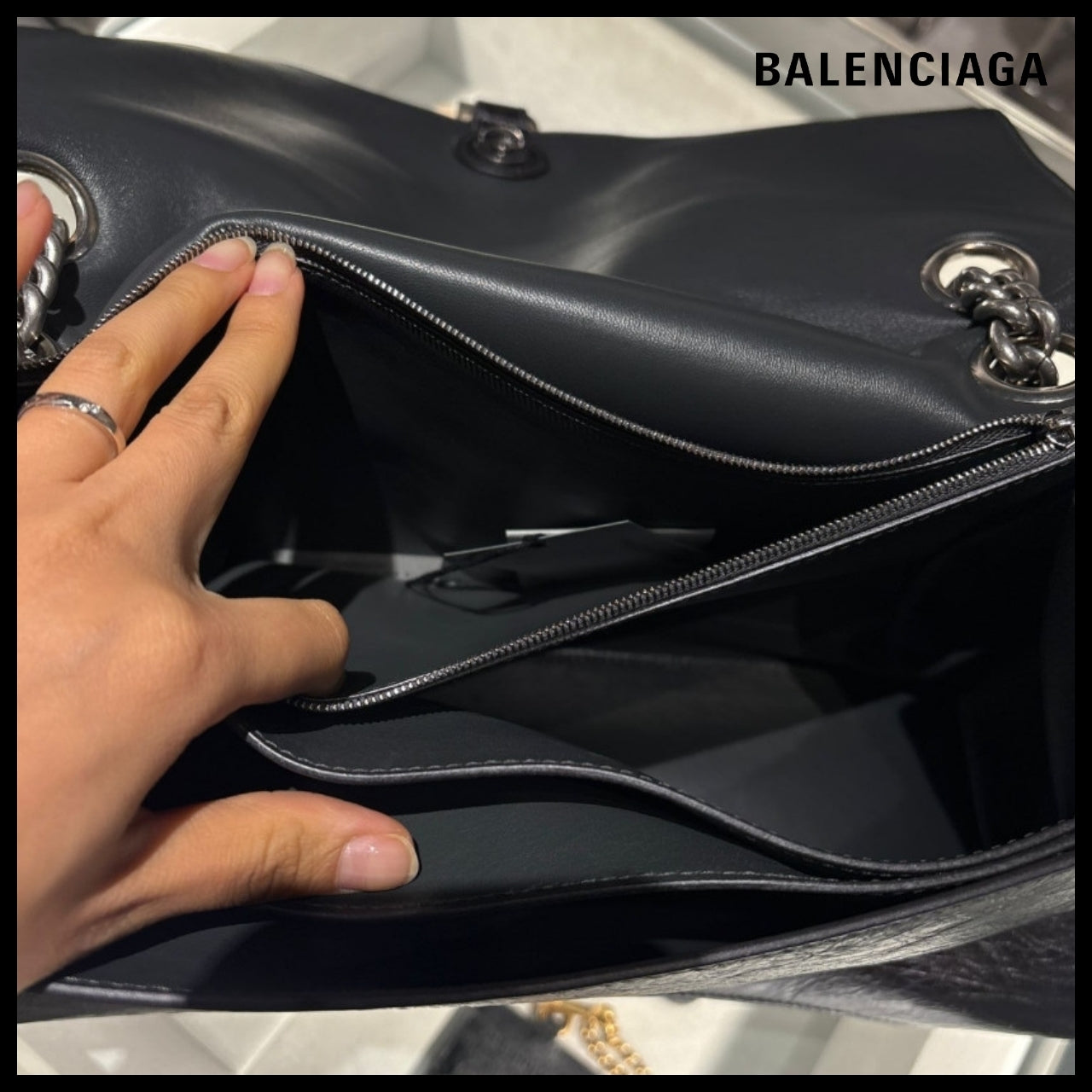 【【BALENCIAGA】B Logo Crush Metallic Calf Leather Large