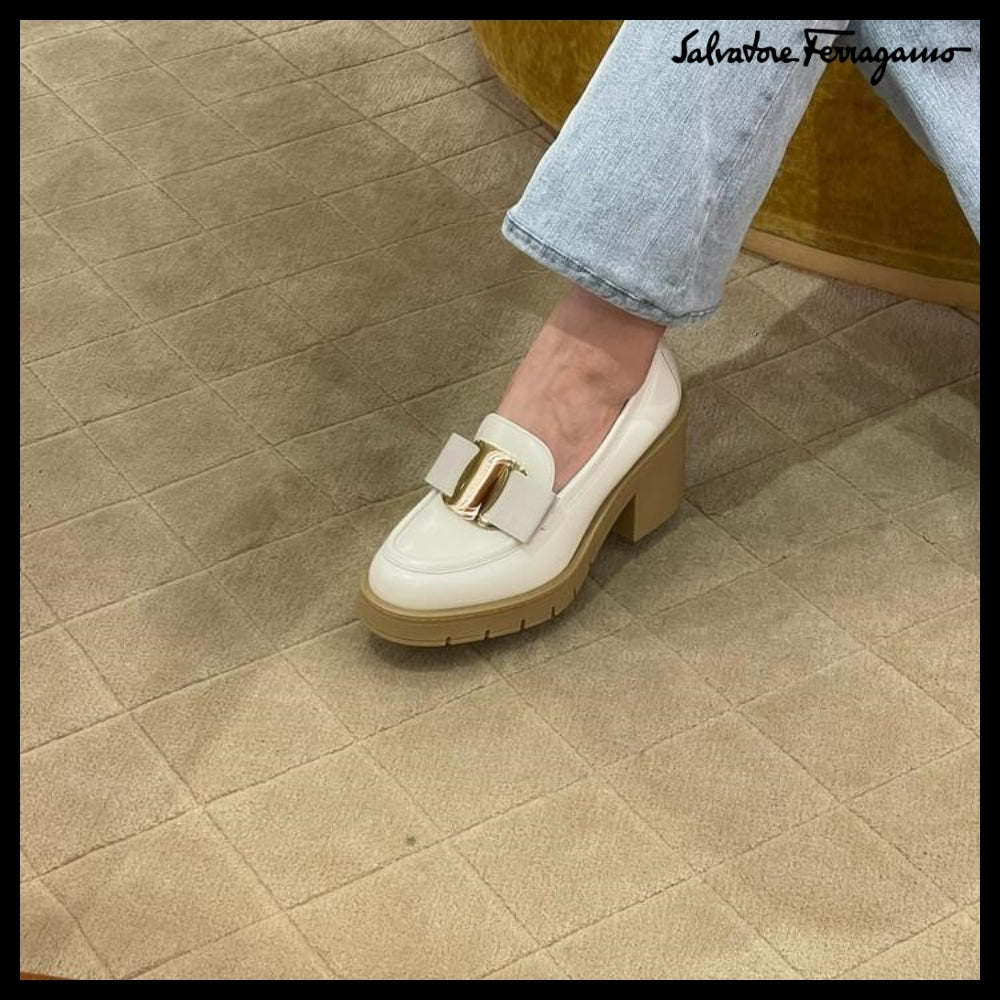 【FERRAGAMO】BENILDE VARA BOW LEATHER LOAFER HEELS WHITE