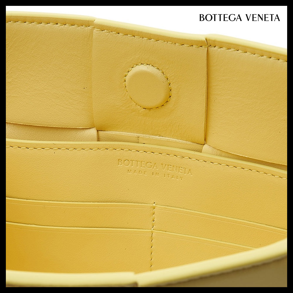 【BOTTEGA VENETA】Women's Cassette Shoulder Bag