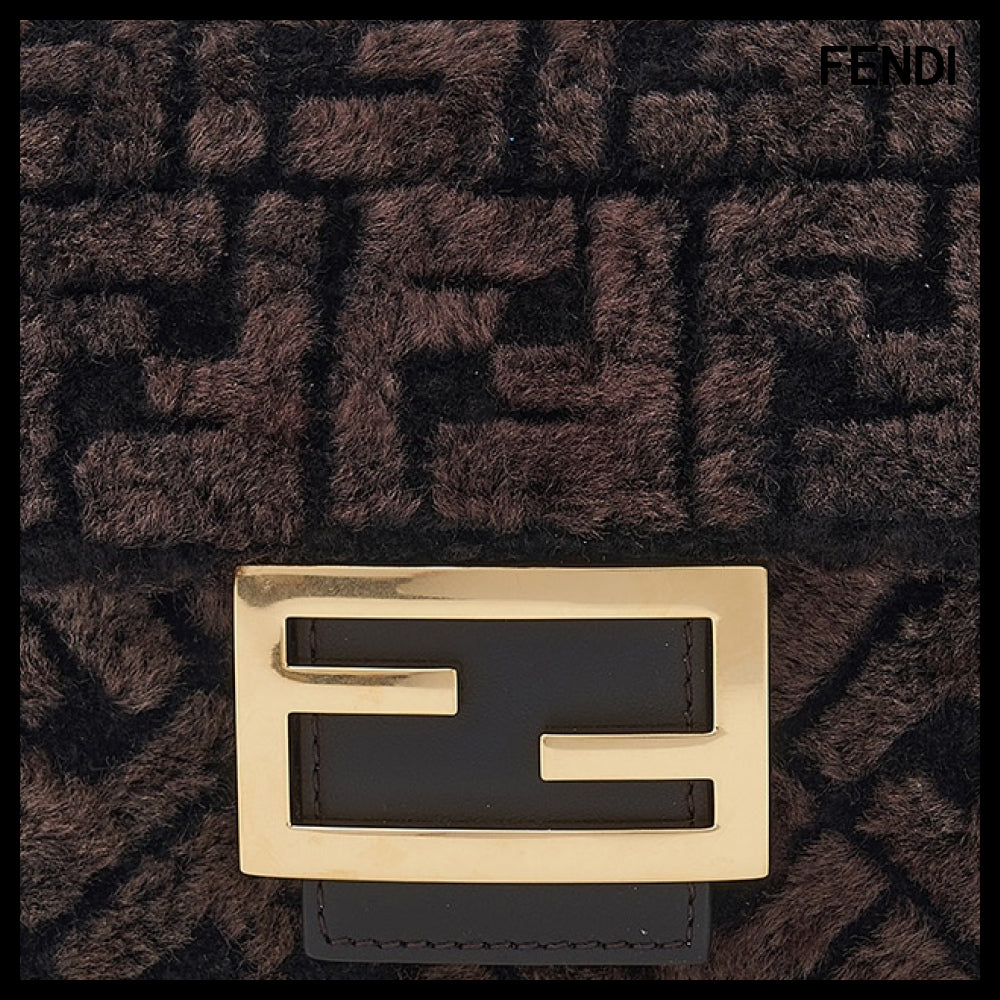 【FENDI】Women's Chain Baguette Bag