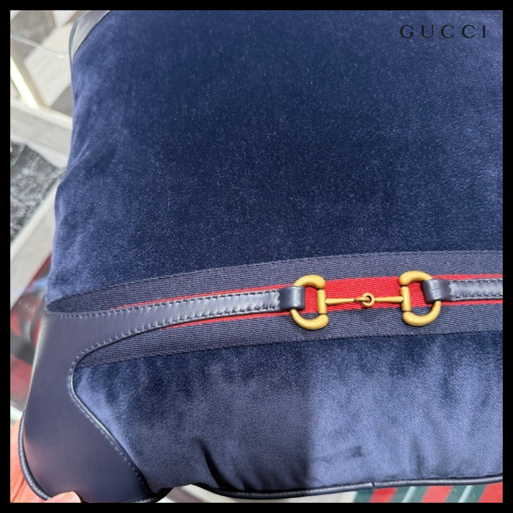 【GUCCI】Horsebit Logo Velvet Cushion Night Blue