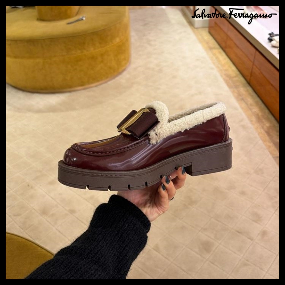 【FERRAGAMO】MIRTY FUR VARA BOW SHEARLING LOAFERS BURGUNDY