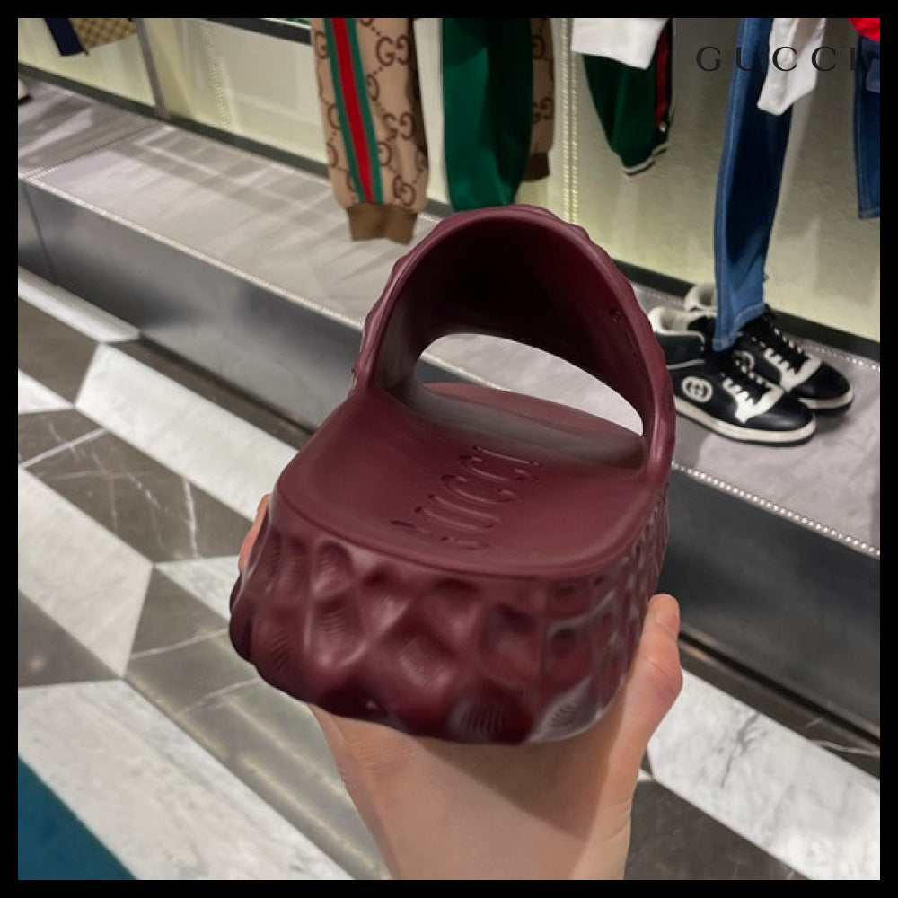 【GUCCI】Water Ripple Interlocking Rubber Men’s Slippers