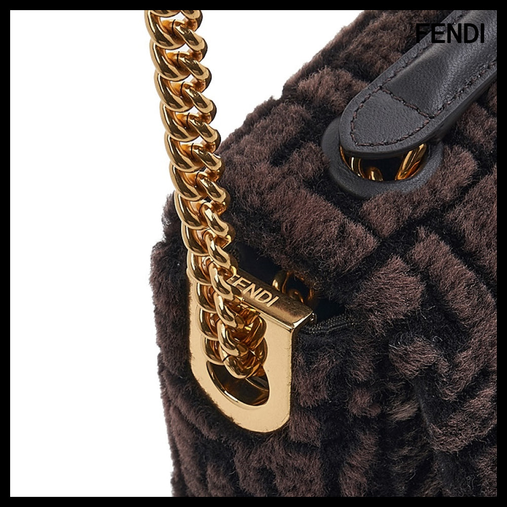 【FENDI】Women's Chain Baguette Bag