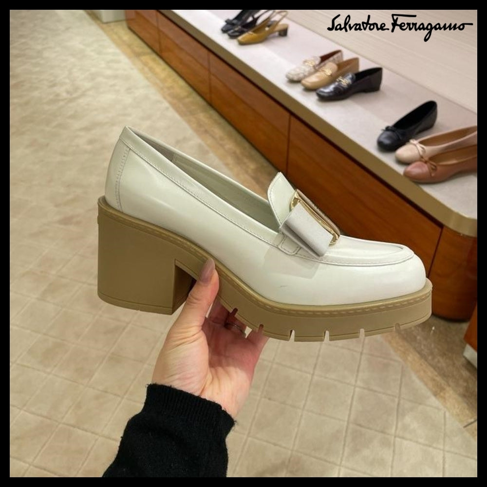 【FERRAGAMO】BENILDE VARA BOW LEATHER LOAFER HEELS WHITE