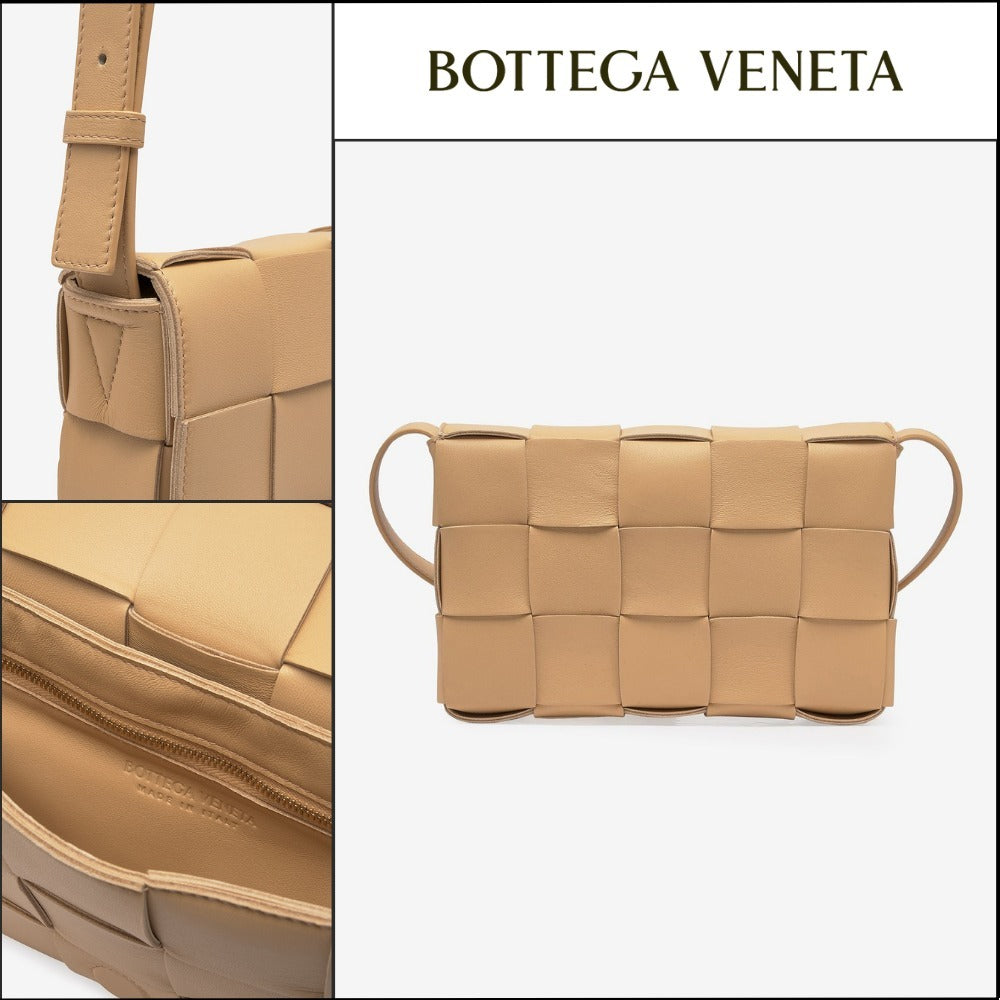 【BOTTEGA VENETA】Lambskin Leather Cassette Bag Almond
