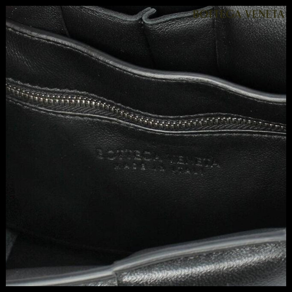 【BOTTEGA VENETA】Chain Padded Cassette Bag