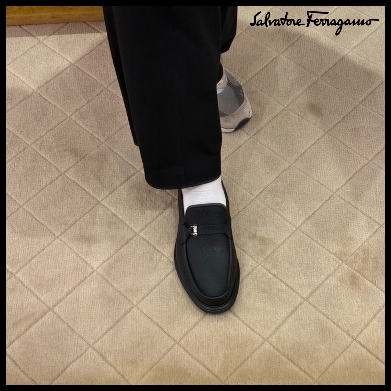 【FERRAGAMO】GALLAGHER MINI GANCINI GRAIN LOAFERS BLACK