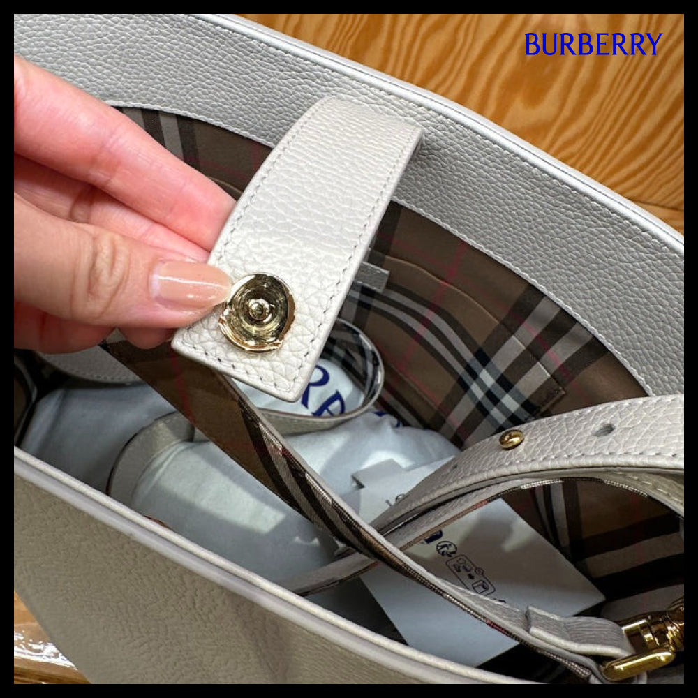 【Burberry】Grain Leather Medium Bucket Bag 2 Colors
