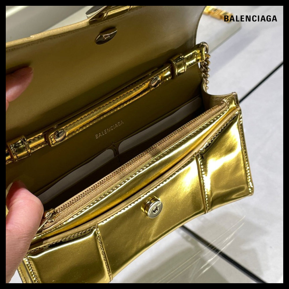 【BALENCIAGA】Hourglass Wallet on Chain Mirror Effect Gold