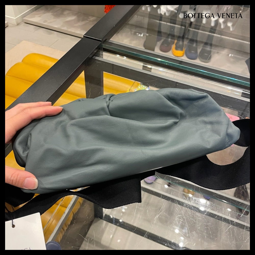 【BOTTEGA VENETA】HIDROLOGY Leather Crossbody Bag Slate