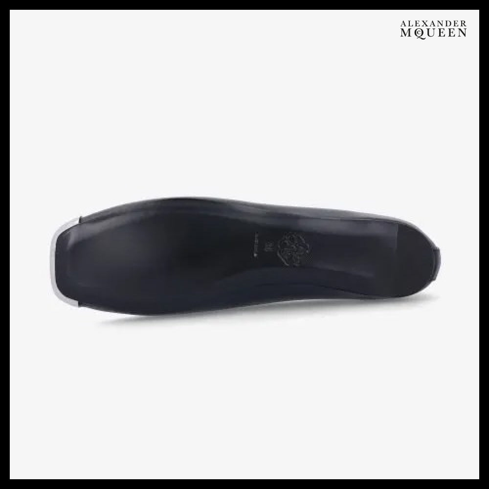 【Alexander Mcqueen】Metal-Toe Leather Flat Shoes Black