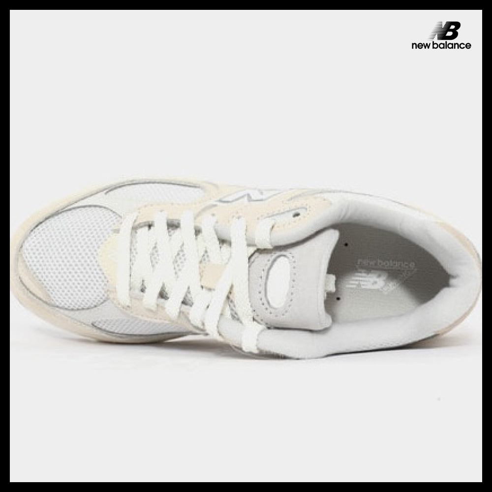 【New Balance】2002 ivory sneakers