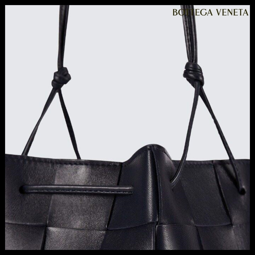 【BOTTEGA VENETA】Small Cassette Bucket Bag Dark Navy