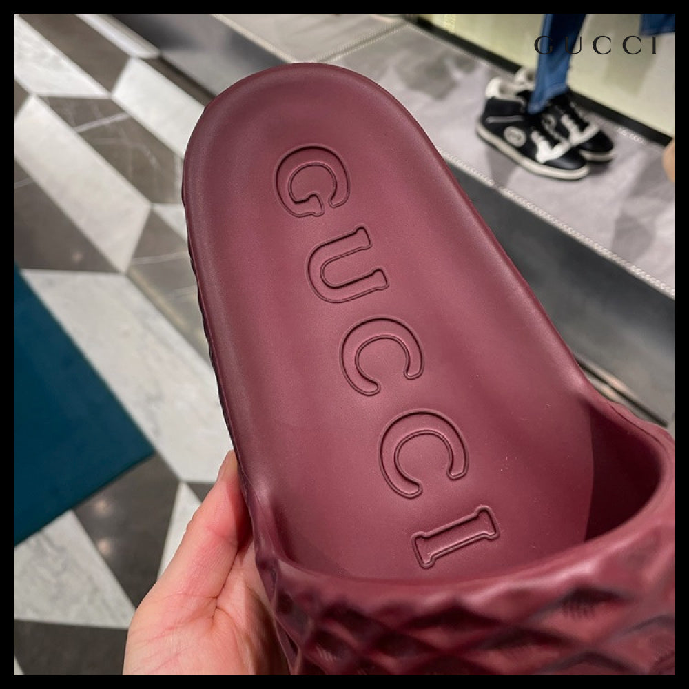 【GUCCI】Water Ripple Interlocking Rubber Men’s Slippers