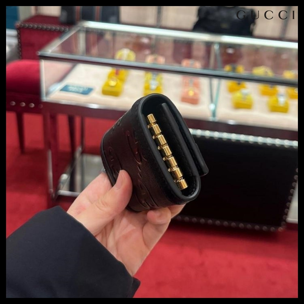 【GUCCI】GG Up Embossed Leather Flap Key Case Black