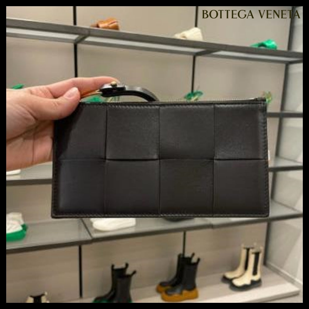 【BOTTEGA VENETA】Intreccio Nappa Calf Strap Pouch Fondant