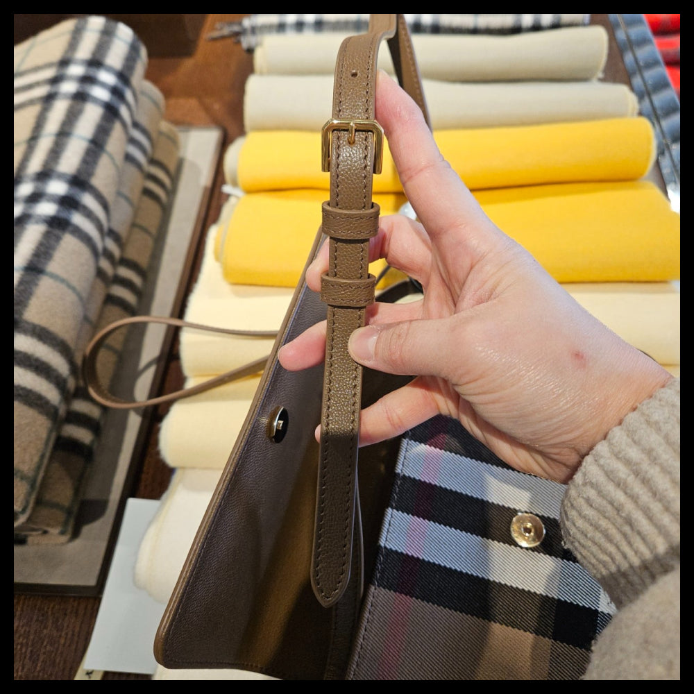 【BURBERRY】New Hampshire Check Crossbody Bag Earth Brown