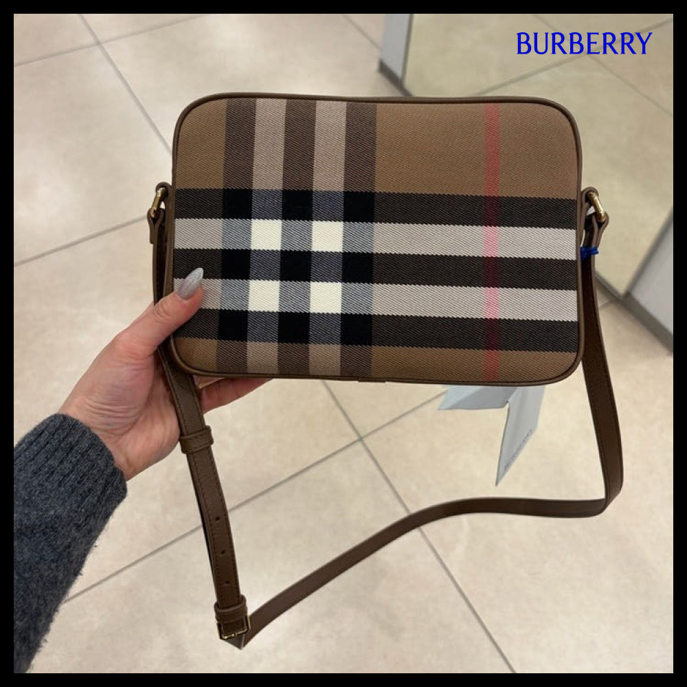 【Burberry】New House Check Leather Large Camera Bag Earth