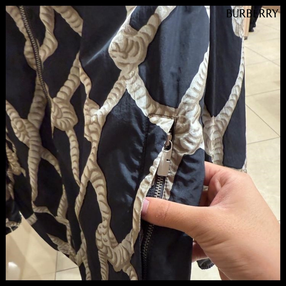 【Burberry】Knot Print Nylon Hooded Jacket Magnet