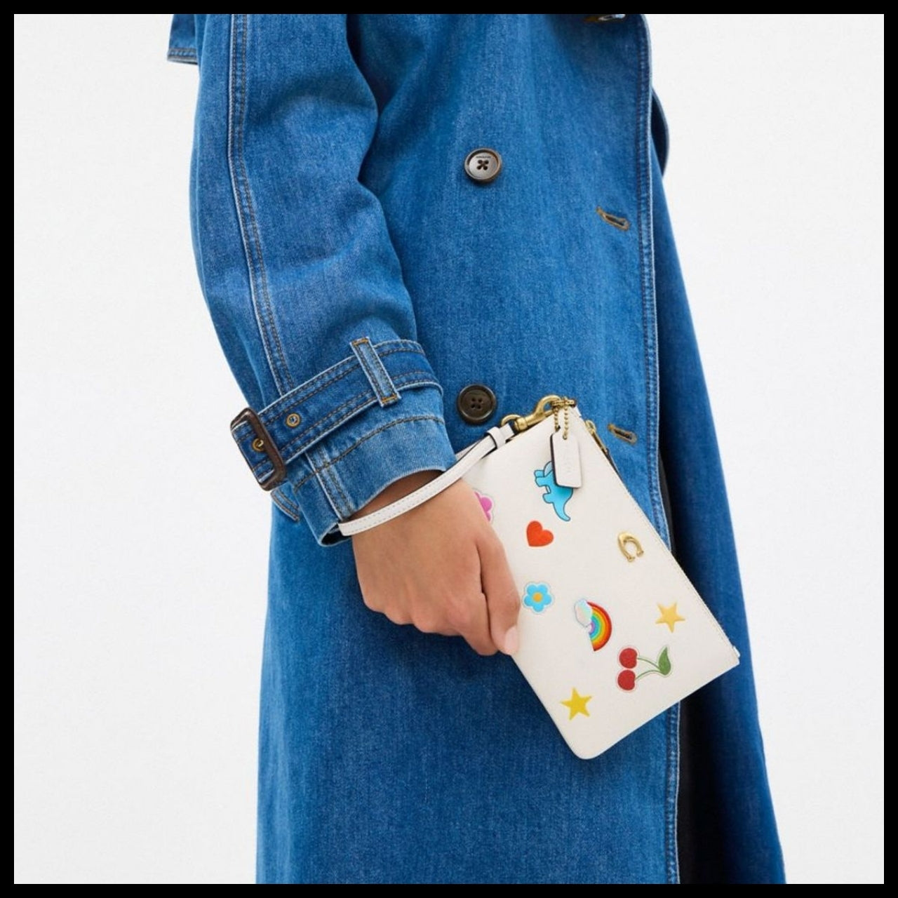 【Coach】Essential small wristlet with sticker print