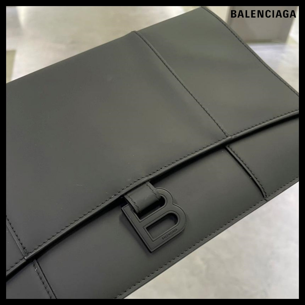 【BALENCIAGA】Hourglass B-Logo Matte Gummy Calf Flap Clutch